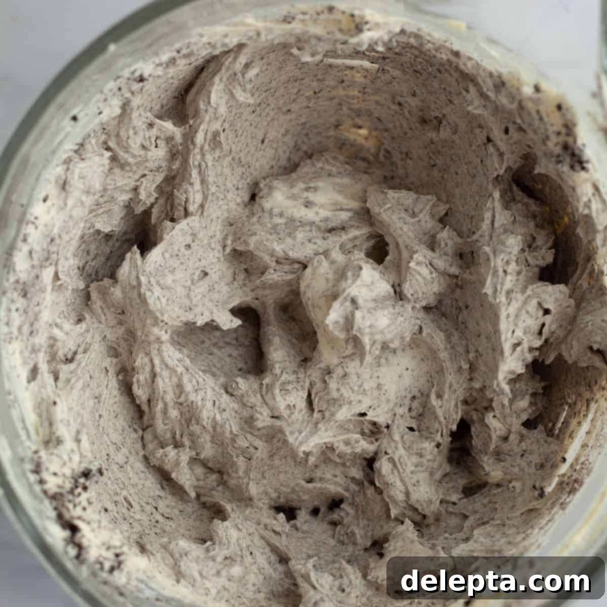 Cookies & Cream Dream Frosting 1 featured 10442