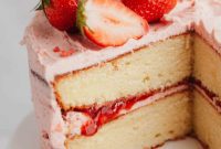 Luscious Vanilla Strawberry Cake