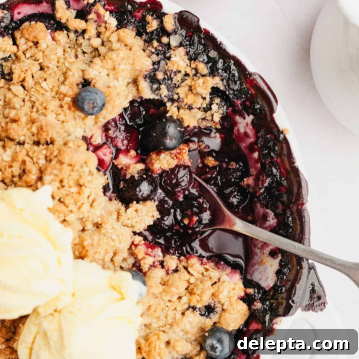 Golden Apple and Berry Crumble 1 featured 10571