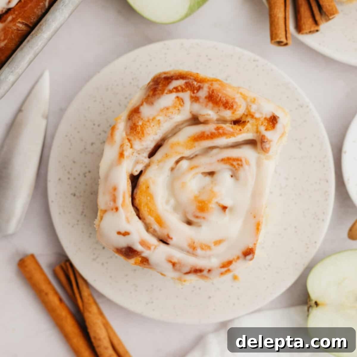 Apple Pie Stuffed Cinnamon Rolls 1 featured 12094