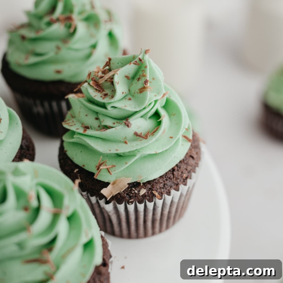 Effortless Five Minute Mint Frosting 1 featured 12559