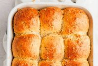 Irresistibly Soft and Fluffy Garlic Dinner Rolls