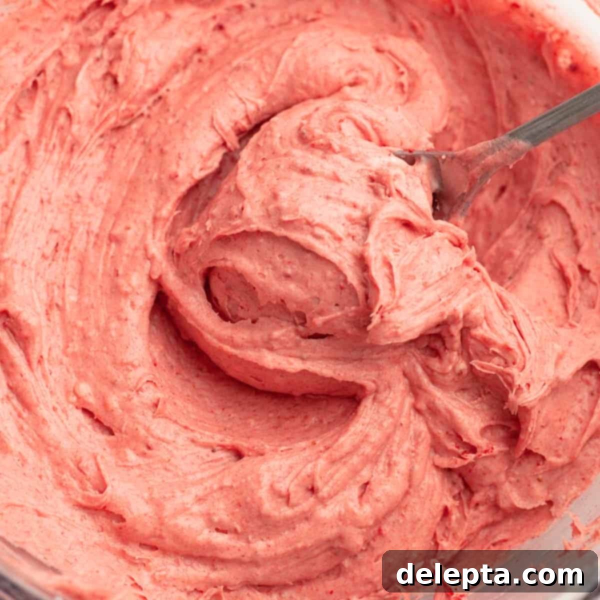 Dreamy Strawberry Cream Cheese Frosting 1 featured 15382