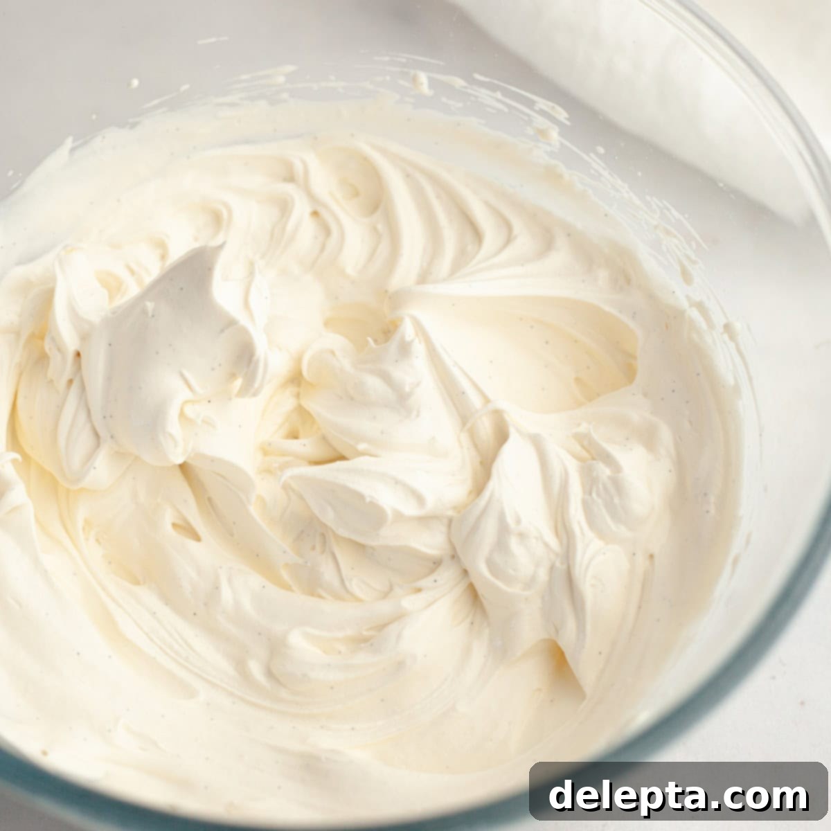 Simple Homemade Vanilla Bean Whipped Cream 1 featured 20516