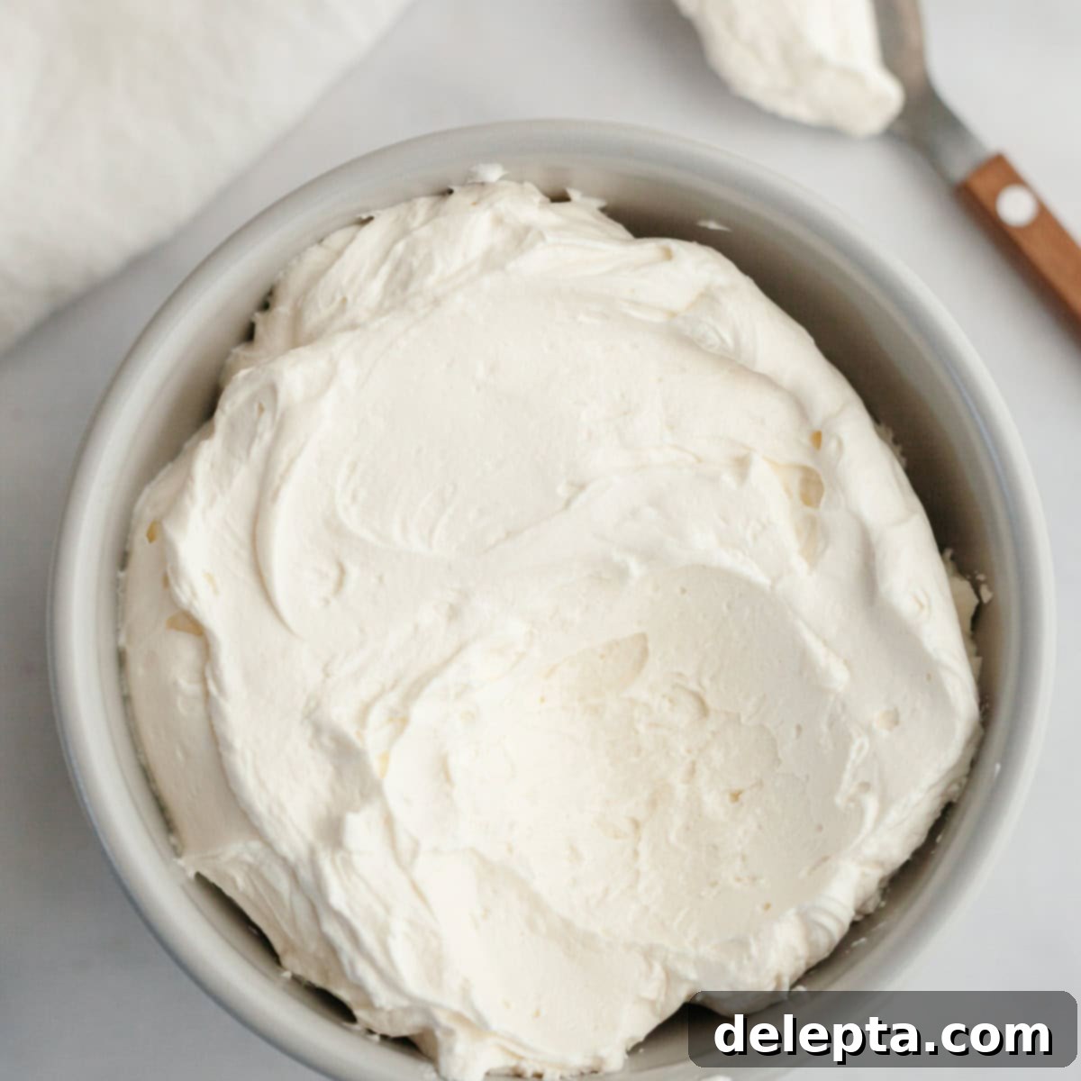 Dreamy 5-Ingredient Mascarpone Whipped Cream Frosting 1 featured 20749
