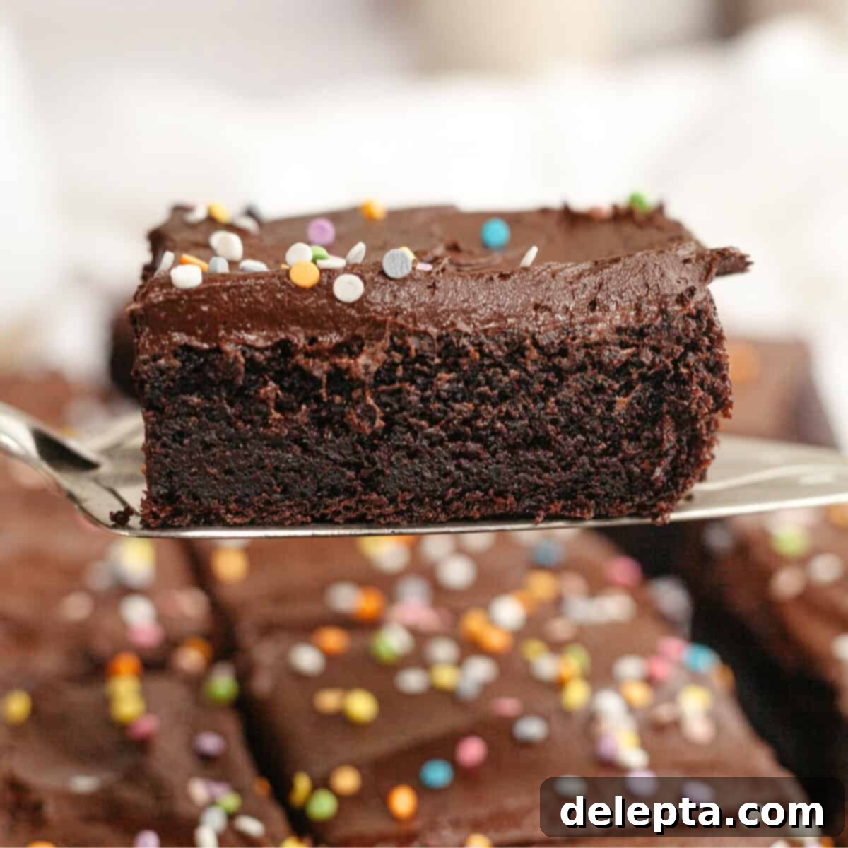 Easy Chocolate Sheet Cake 1 featured 21361