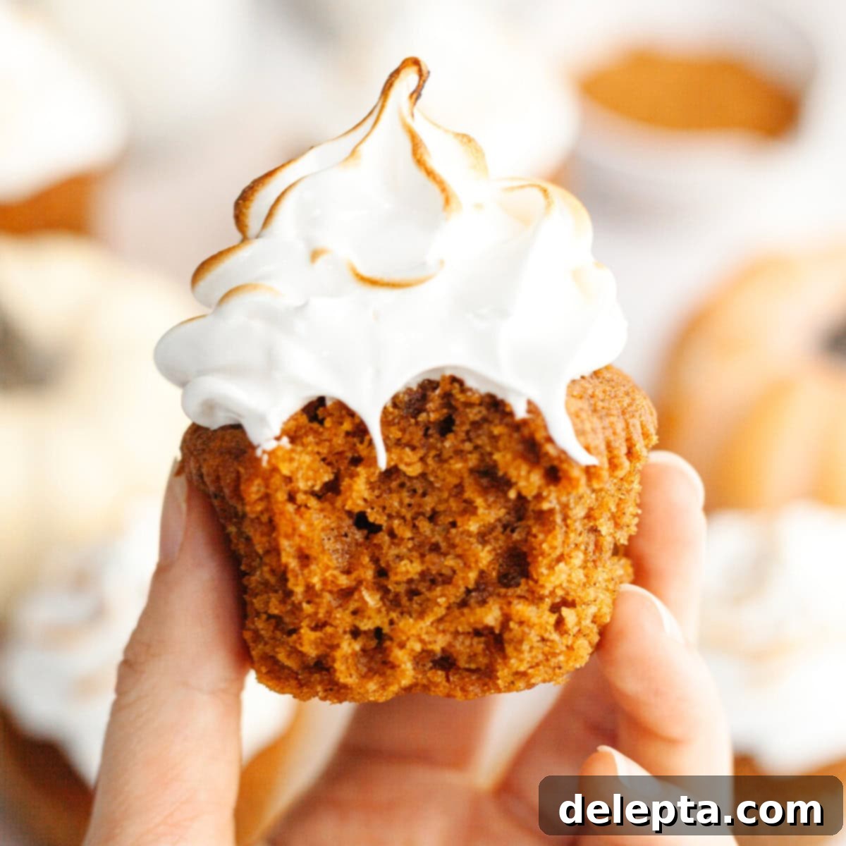 Fluffy Marshmallow Meringue Frosting 1 featured 22100