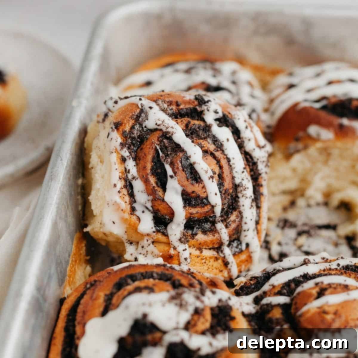 Decadent Oreo Cinnamon Swirls 1 featured 6357