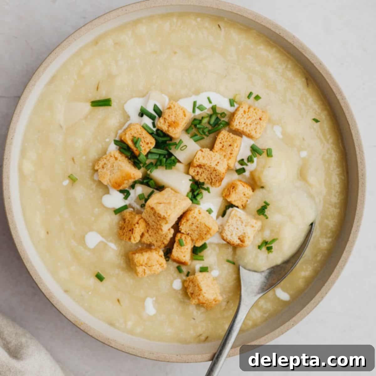 Creamy 30-Minute Leek Potato Cauliflower Soup 1 featured 9308