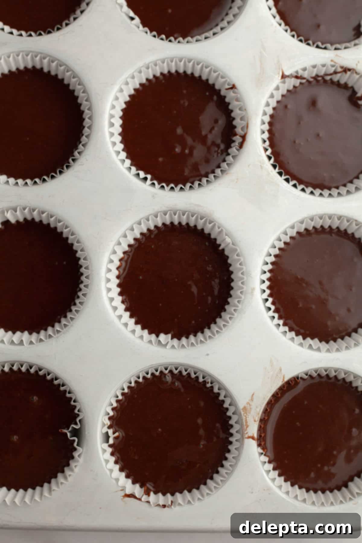 Quick Nutella-Stuffed Cupcakes 7 Unbaked chocolate cupcakes.